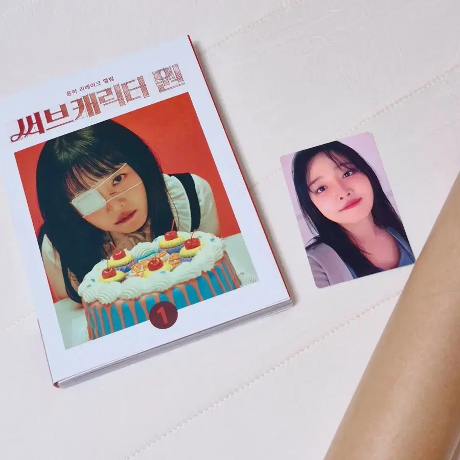 윤하 써브캐릭터 원 포스터(지관통) + 포토카드