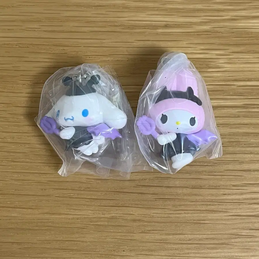 (2종세트) 산리오 장난꾸러기 악마 스윙 마스코트 키링 가챠