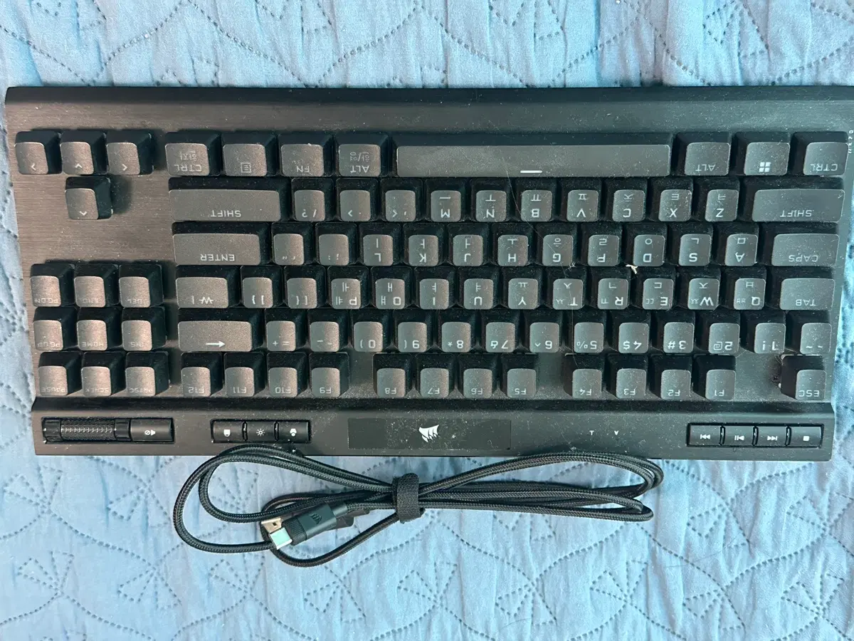 커세어 k70 rgb 적축 팝니다