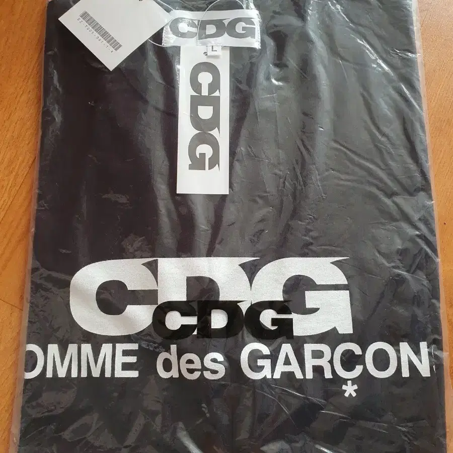 CDG 꼼데가르송 반팔티 블랙 L사이즈