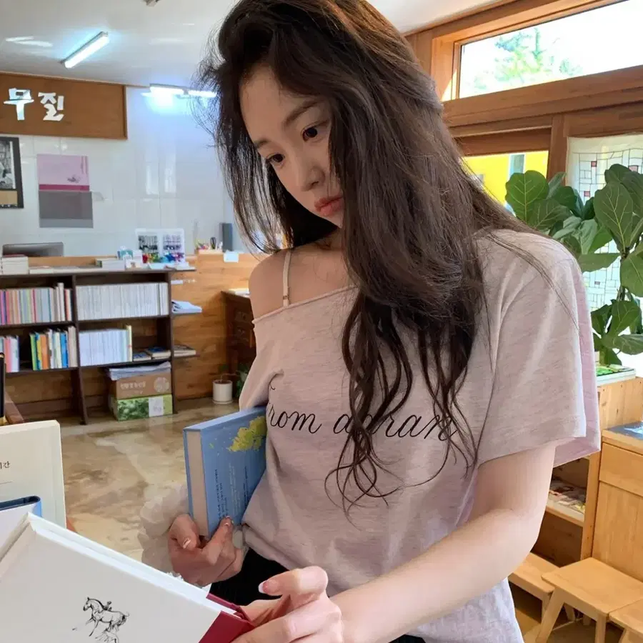 어랜 Aaran Cut-off one shoulder half t-shirt_melange pink