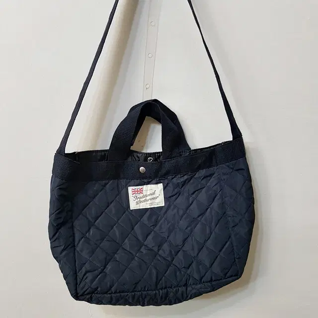Traditional Weather wear 퀼팅 크로스백 네이비
