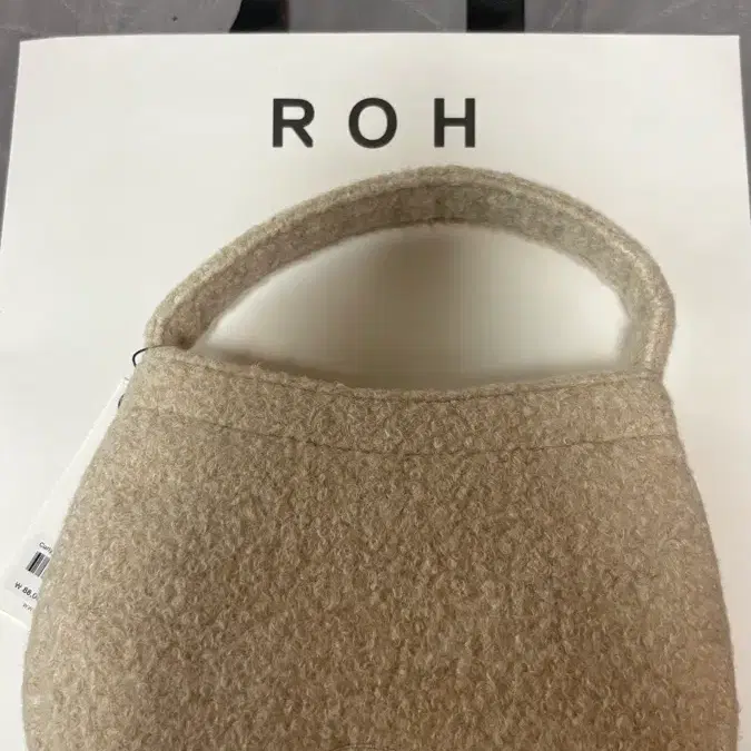 ROH SEOUL 로서울 curly tote bag boucle beige