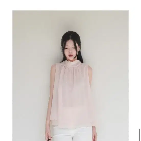 uuur 넥카라 블라우스