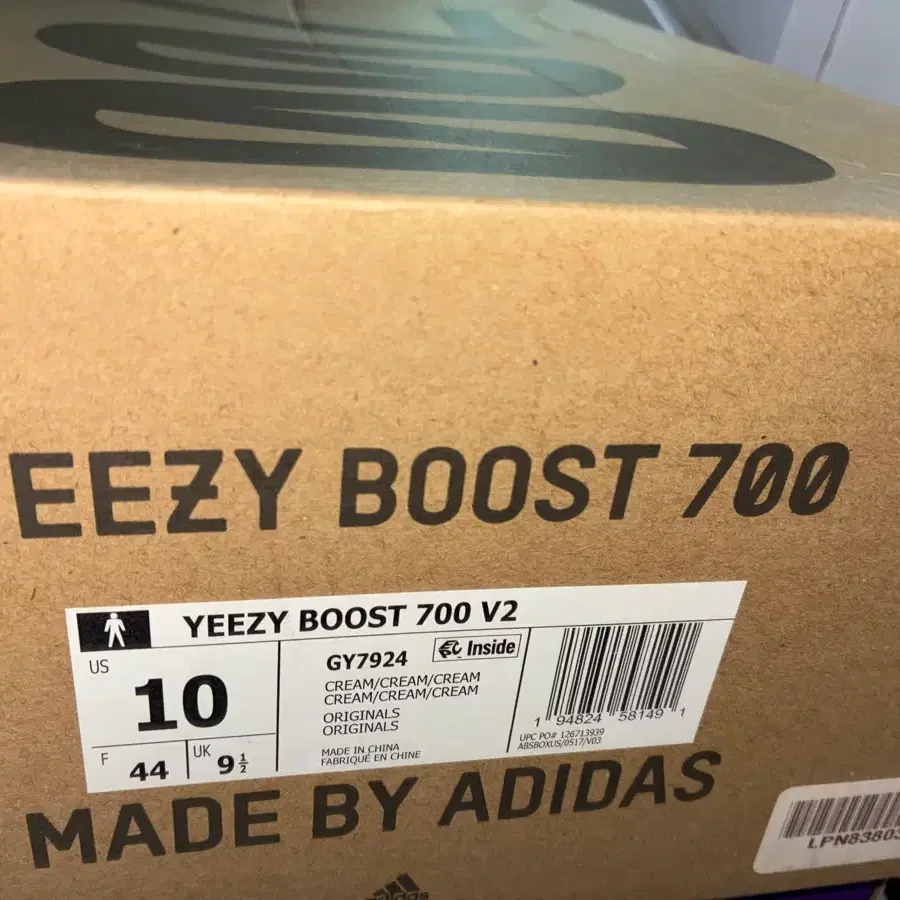 아디다스 이지부스트 700 V2 크림 280