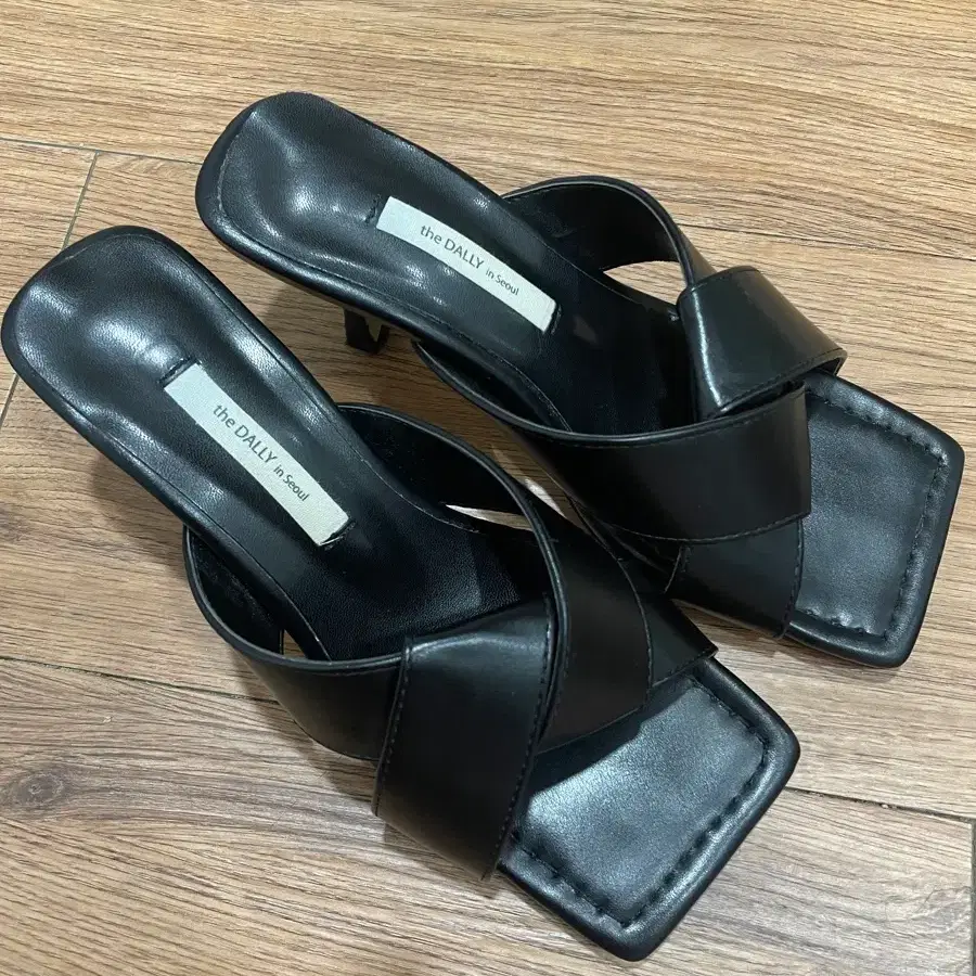 더데일리인서울 뮬 힐 235 블랙 샌들 7센티