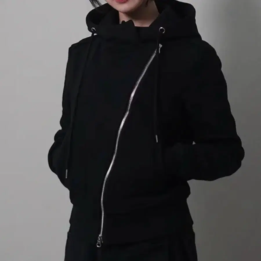 블랙 하이넥 후드집업