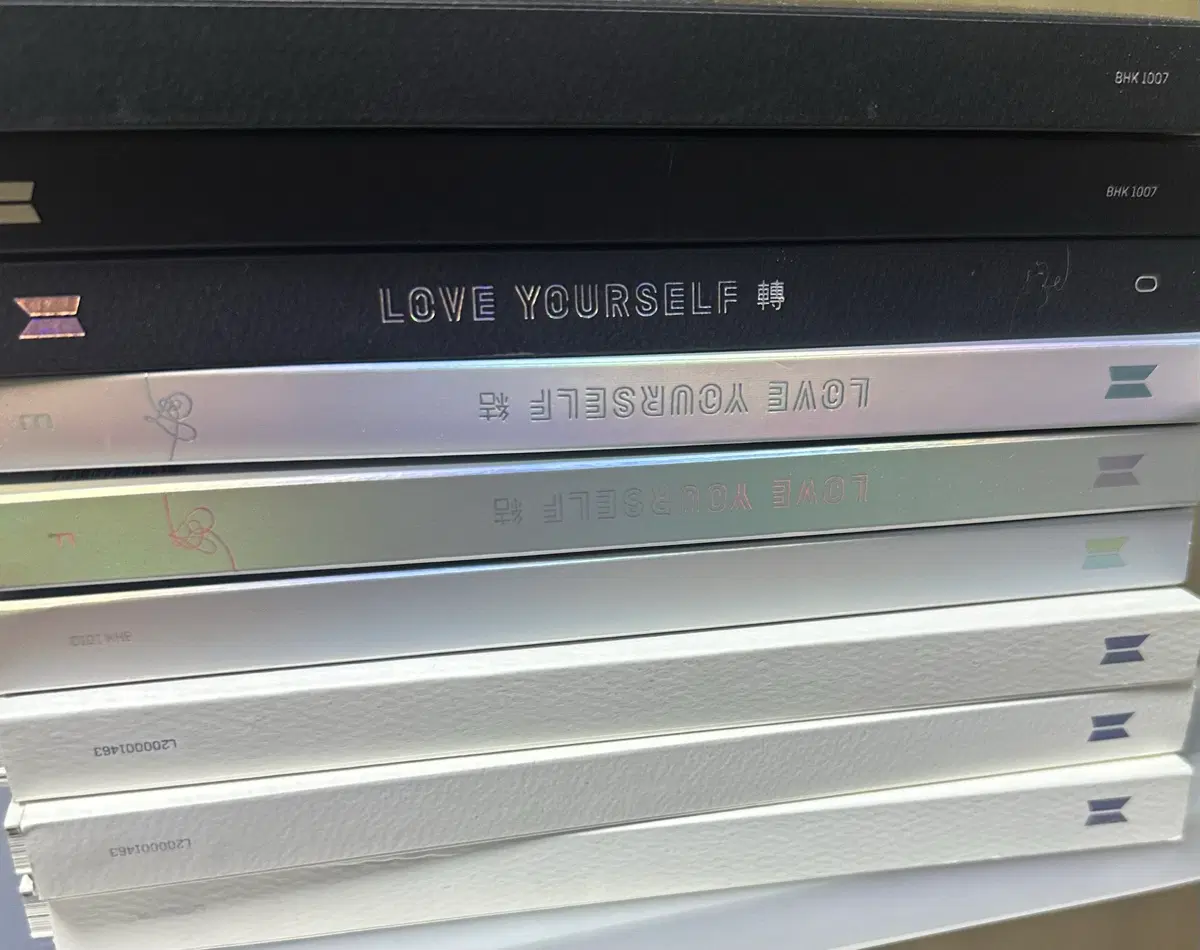 방탄 굿즈 일괄 하실분 구합니다 포카 비공굿 스티커 웬만한건 다 있어요