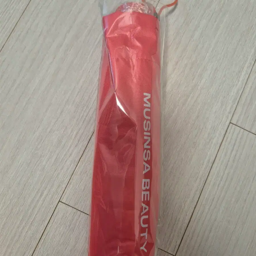 무신사 뷰티 핑크색 접이식 우산 양산