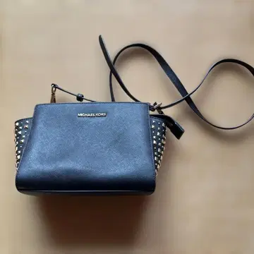 MICHAEL KORS 숄더백 블랙 스터드