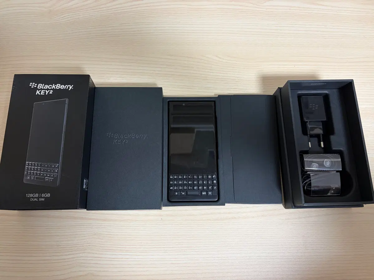 블랙베리 KEY2 128GB 6GB 듀얼심 풀박스 상태 최상