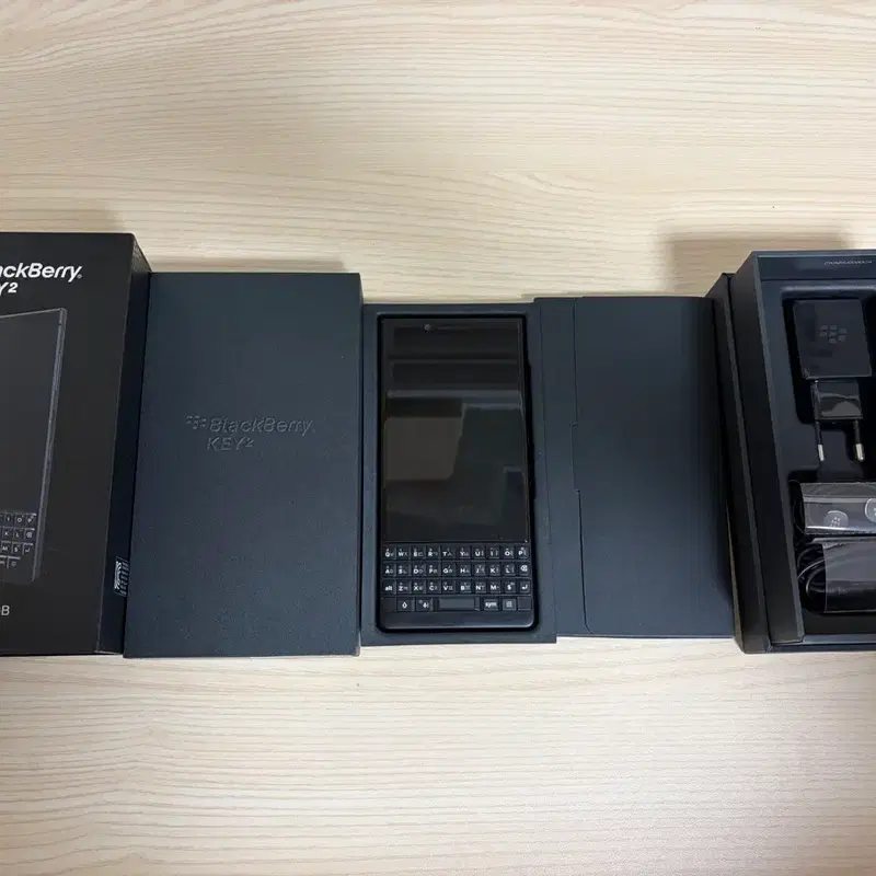 블랙베리 KEY2 128GB 6GB 듀얼심 풀박스 상태 최상