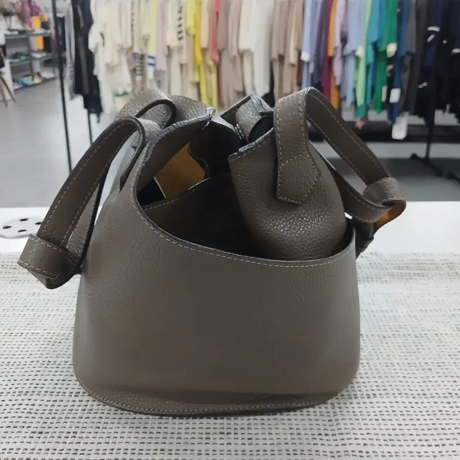 덕케 가죽버킷백