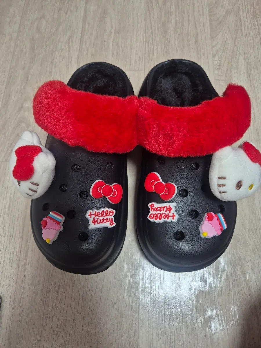 Hello Kitty Fur Slippers Black