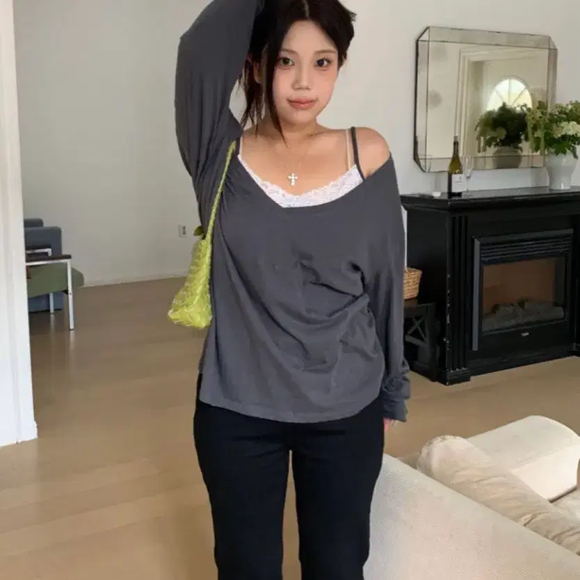 데이지투엘 딥브이넥 티셔츠