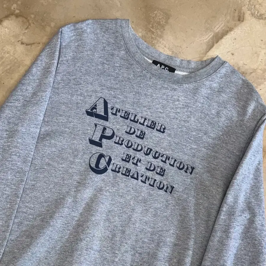 L A.P.C 아페쎄 레터링 맨투맨