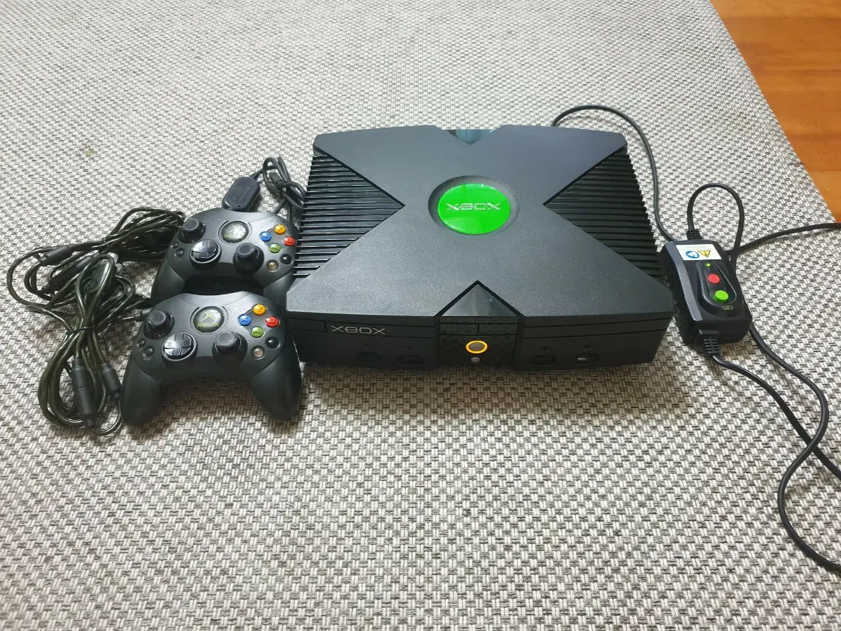 XBOX 구형 콘솔 + 컨트롤러 2개 + 전원 어댑터