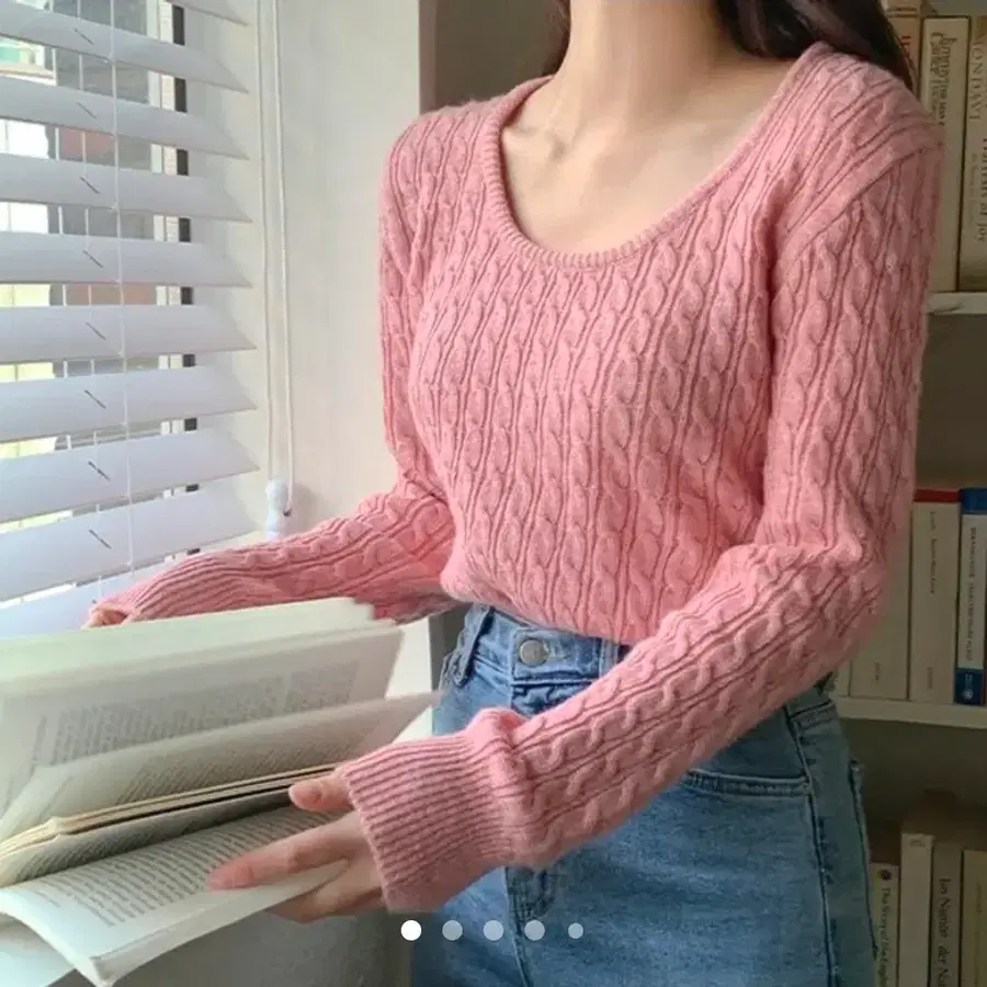 (1회 착용) 베니토 크렌느 꽈배기 니트 인디핑크