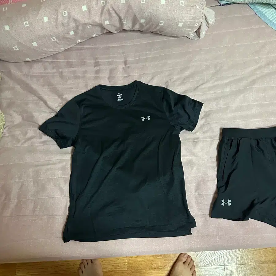 언더아머 기능성 홀로그램티 두장 삼만