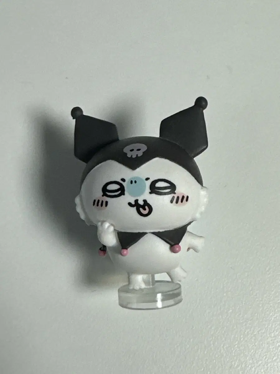 산리오x치이카와 모몽가 쿠로미 나리키리 피규어 가챠