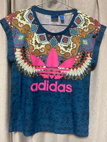 adidas 반팔 티셔츠 버터플라이 패턴