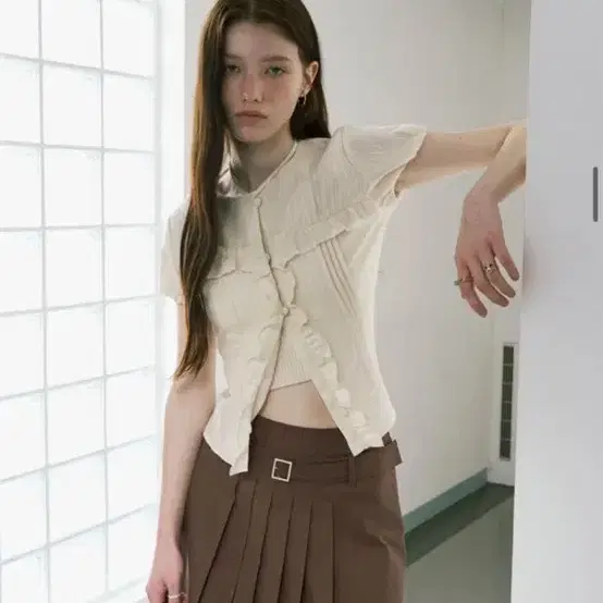 (새상품) 레이브 셔링 블라우스 Pintucked Ruffle Blouse VW5MB128