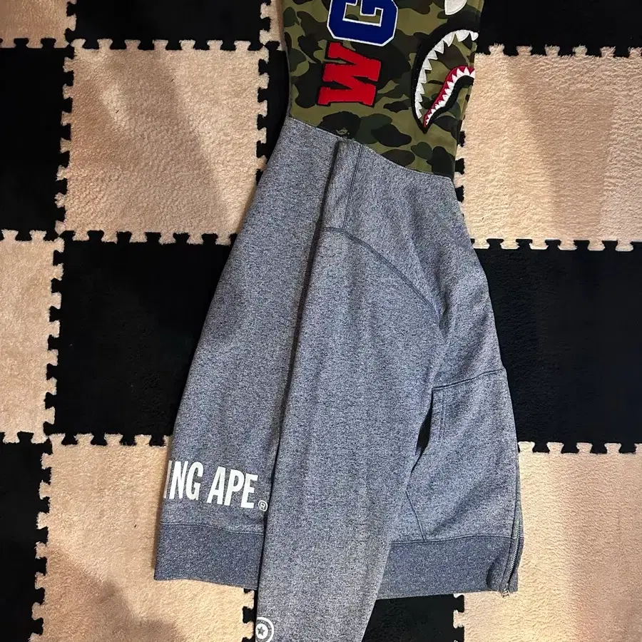 베이프(Bape) 샤크 타이거 카모 풀집 후드 집업 그레이 L