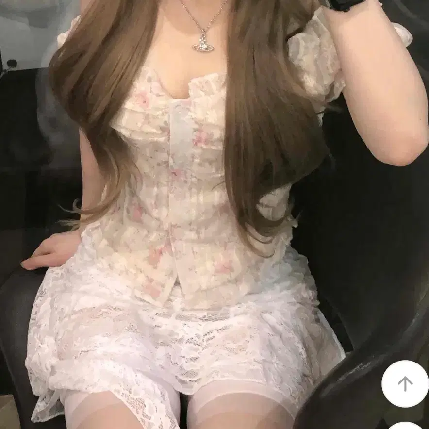 (새상품)어라운드 프릴 단추 플라워 블라우스 핑크 퍼빗