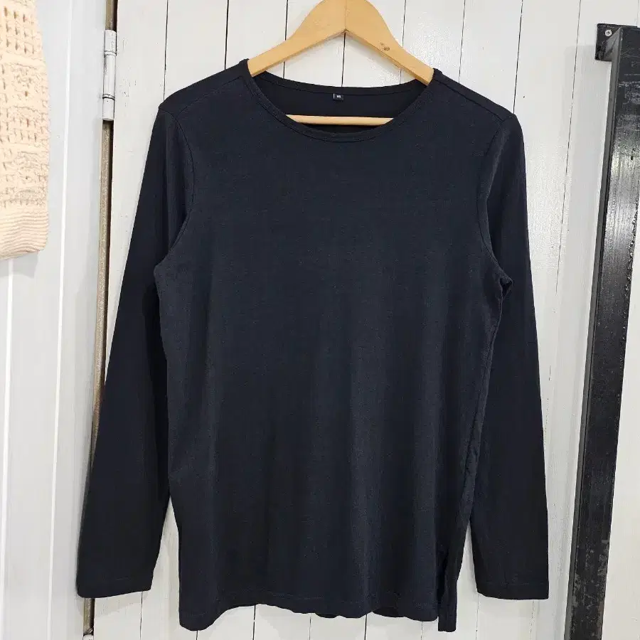 Mont pellier 여성 무지 긴팔티 85 블랙 면100% 민무늬 라운드넥 기본핏 면티 봄 가을 간절기 U넥 긴팔 티셔츠 55