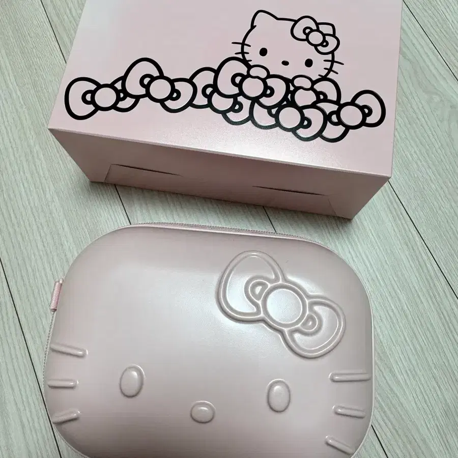 웨이크메이크 헬로키티 립앤아이 키트 핑크쉘