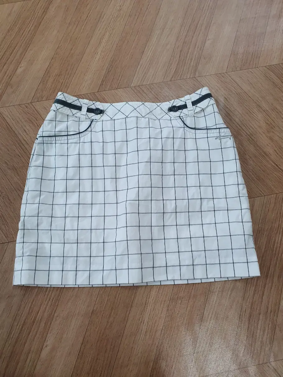 루이까스텔 체크무늬 스커트 화이트