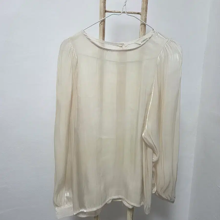 런던레이스 글로시?블라우스