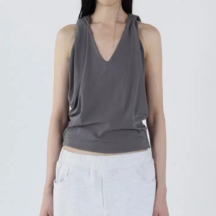 세릭 BACKLESS HOODED TOP - DARK GRAY