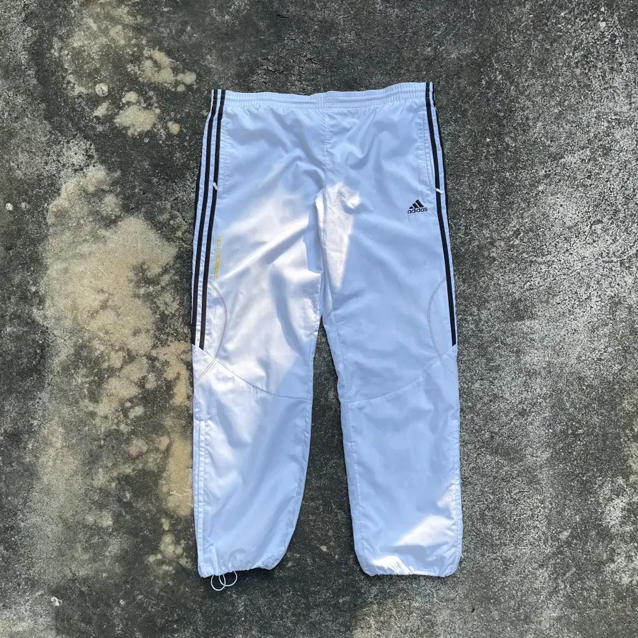 아디다스 프레데터 화이트 우븐팬츠 XL