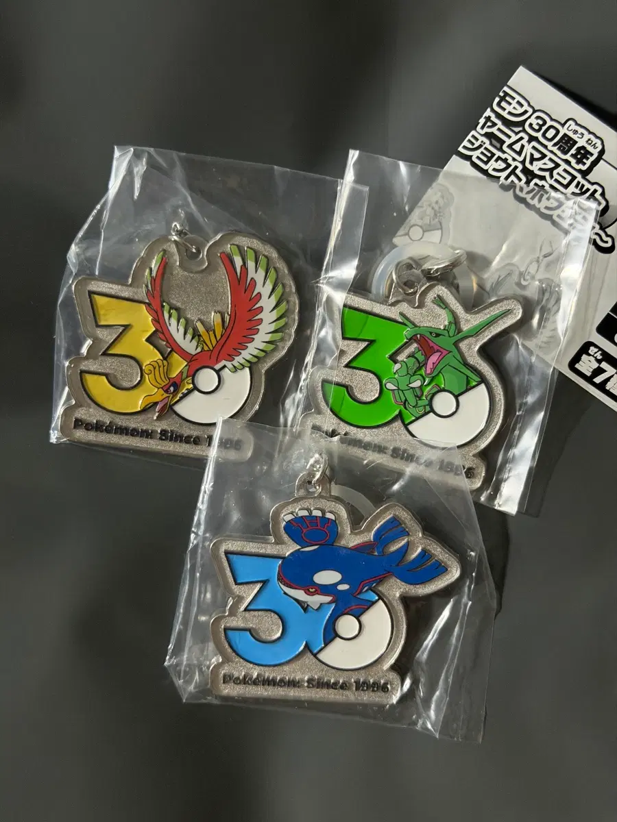 포켓몬 30주년 로고 메탈참 가챠 칠색조 레쿠쟈 가이오가 3종 일괄 메지루시