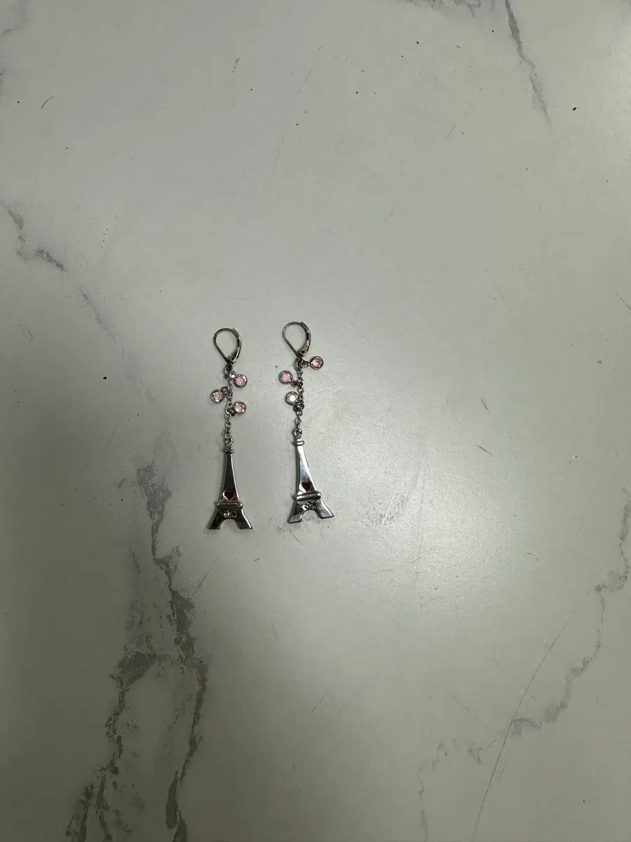 CLUE 정품 실버 925 파리 에펠탑 핑크 큐빅 레드 하트 드롭 귀걸이 빈티지 여성 액세서리 데일리 포인트 룩 코디 아이템 팝니다