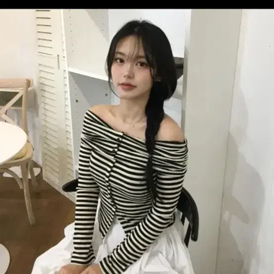 스트라이프 오프숄더 니트 새것