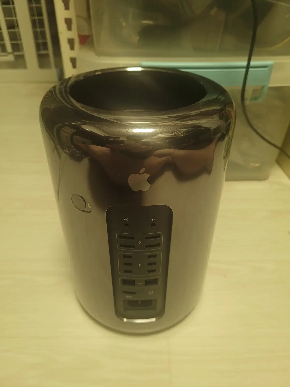 연탄맥 MacPro A1481를 팝니다.