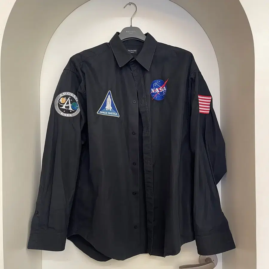 발렌시아가 NASA 패치 셔츠 검정