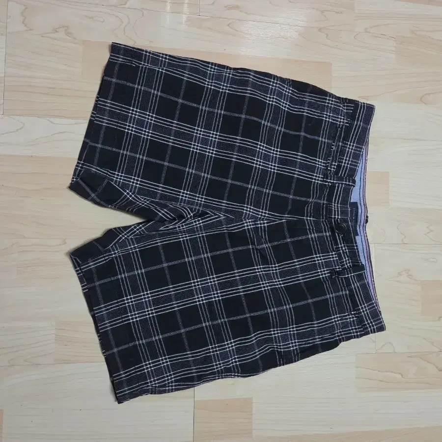 타미힐피거 체크 반바지 33