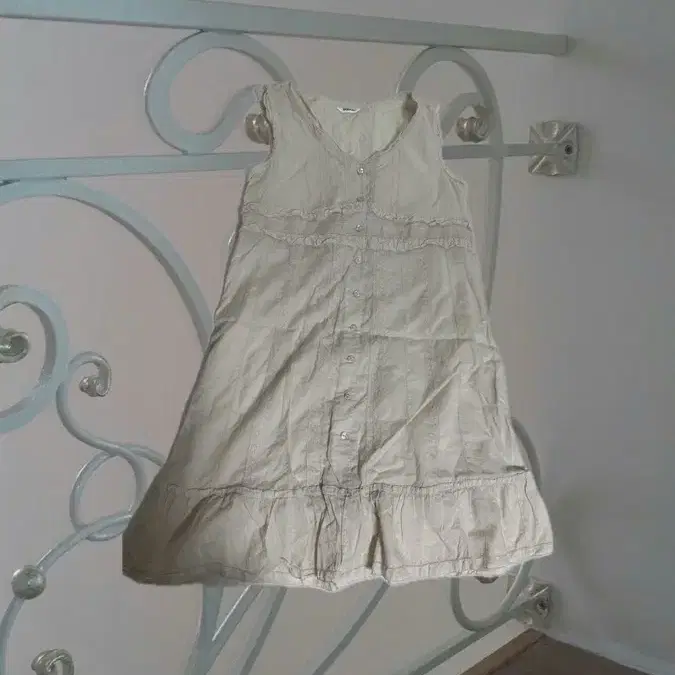 버터플라이 빈티지 베이지색 프릴 원피스