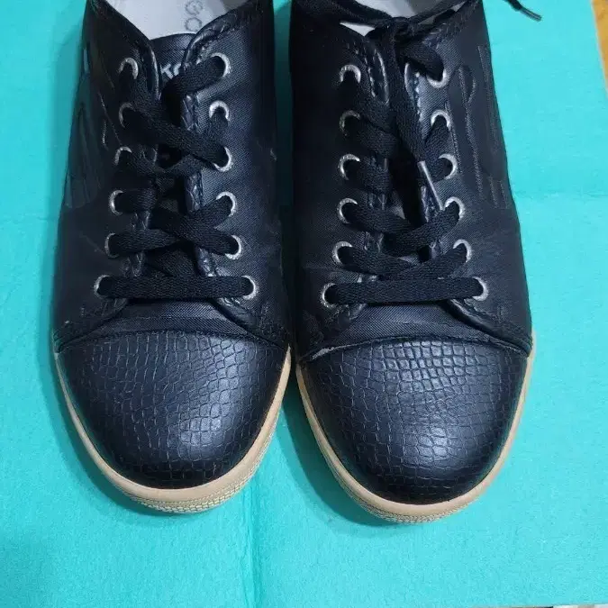 고려 스니커즈 블랙 악어 무늬 골프화