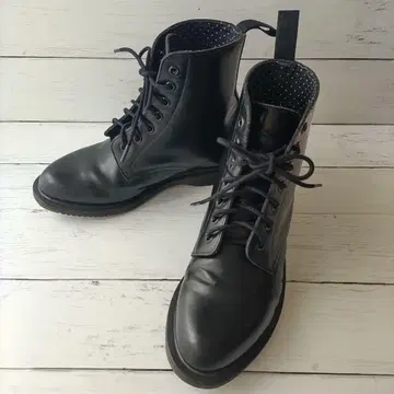 [ 새상품급 ] Dr.Martens 7홀 부츠 UK5 24cm 도트