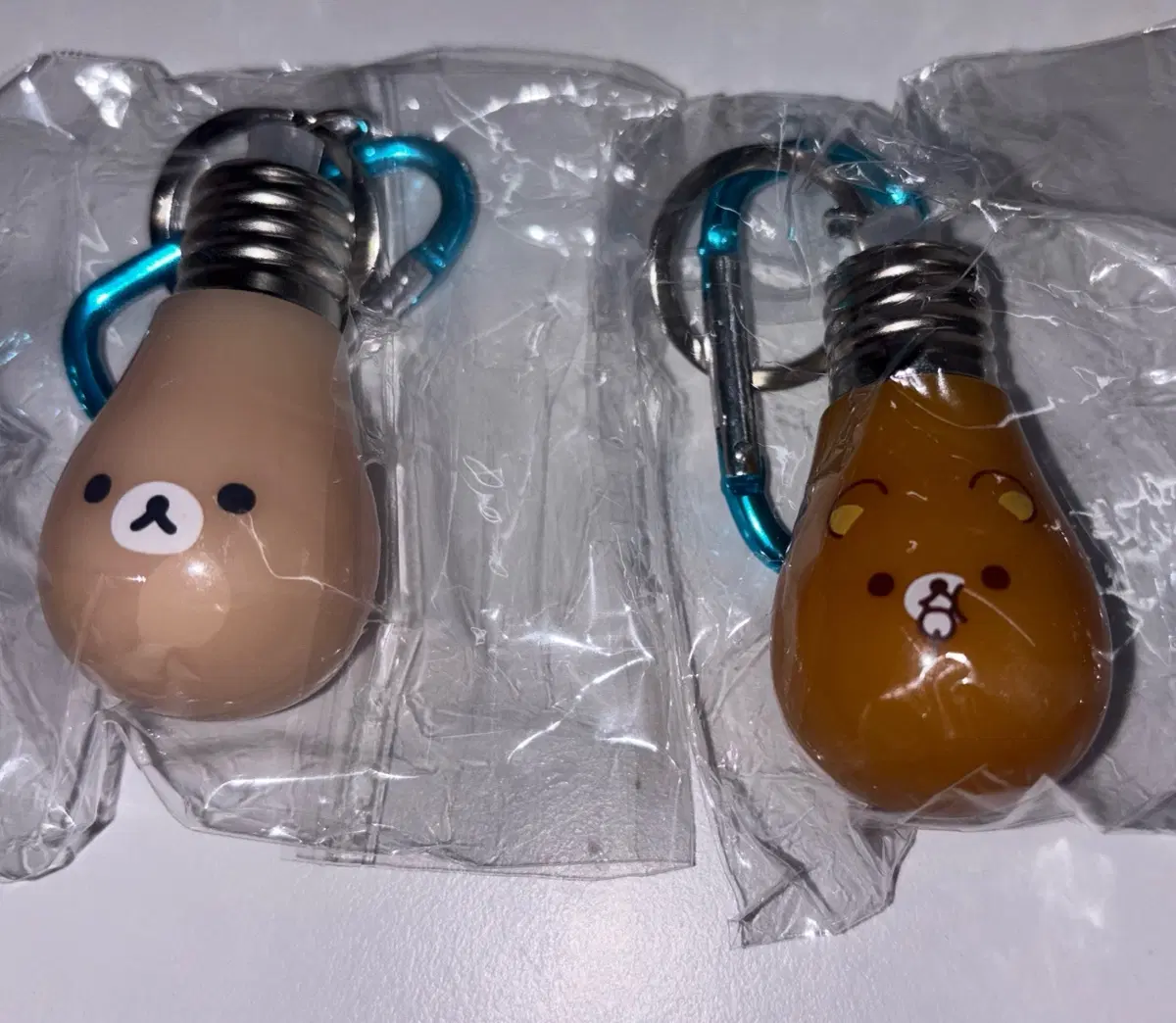 리락쿠마 전구 라이트 가챠