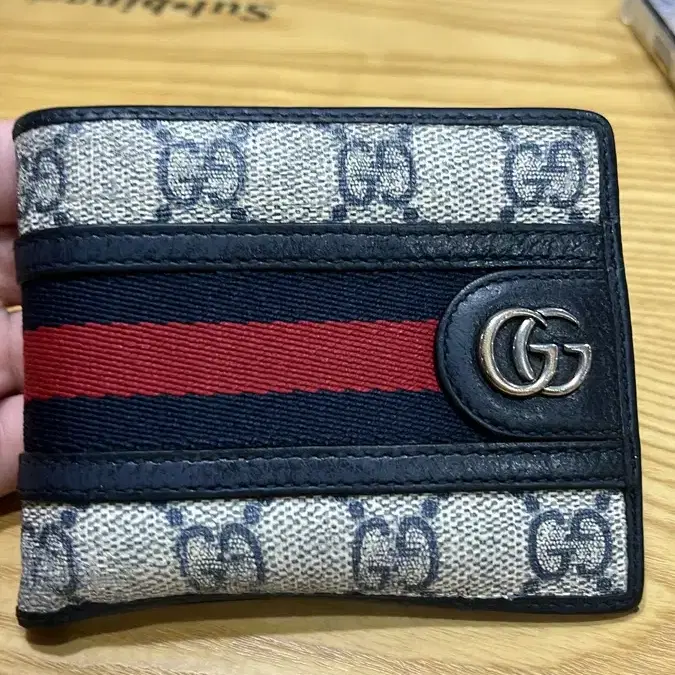 구찌 GG 패턴 삼선 반지갑