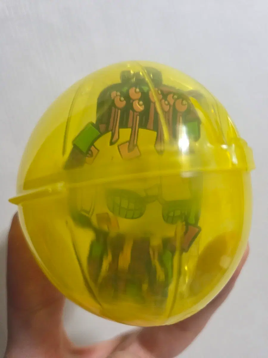 죠죠 키스, 다이버다운 러버참 키링