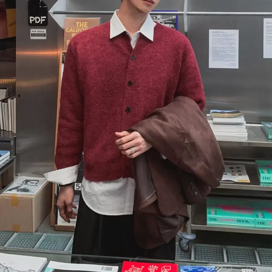 상드르 울 헤어 세미크롭 라운드 가디건 투플랜