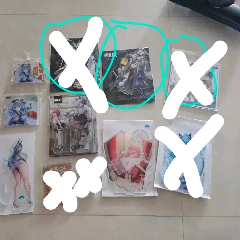 니케 굿즈 크라운,헬름,루드밀라 아크릴 스탠드 팝니다