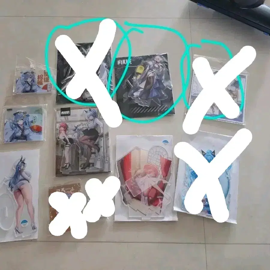 니케 굿즈 크라운,헬름,루드밀라 아크릴 스탠드 팝니다