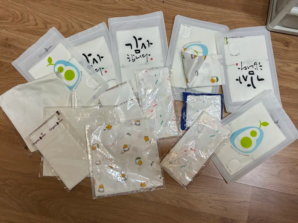 (새상품) 신생아 용품 손수건 15개 / 옹아리닷컴 바느질 태교 용품 / 턱받이 / 아기 무릎보호대